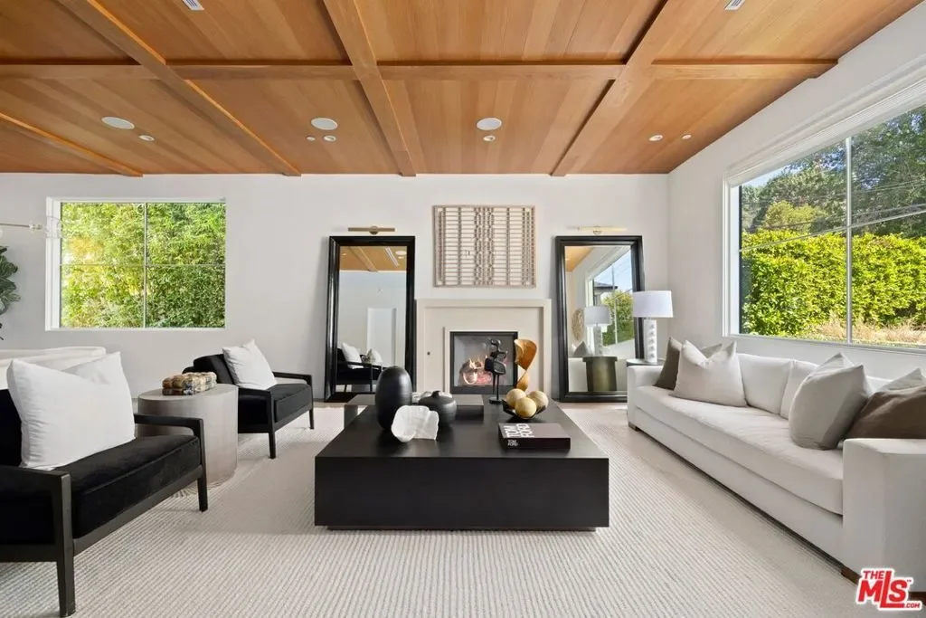 15125 Valley Vista Boulevard, Los Angeles, California, United States. - Photo 25