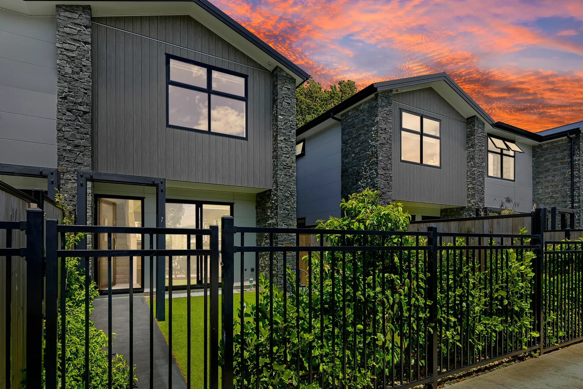 Exterior photo 7