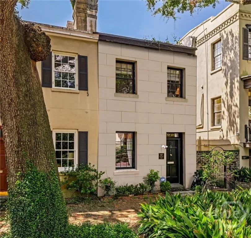 407 E Jones Street, Savannah, Georgia, United States. - Photo 6