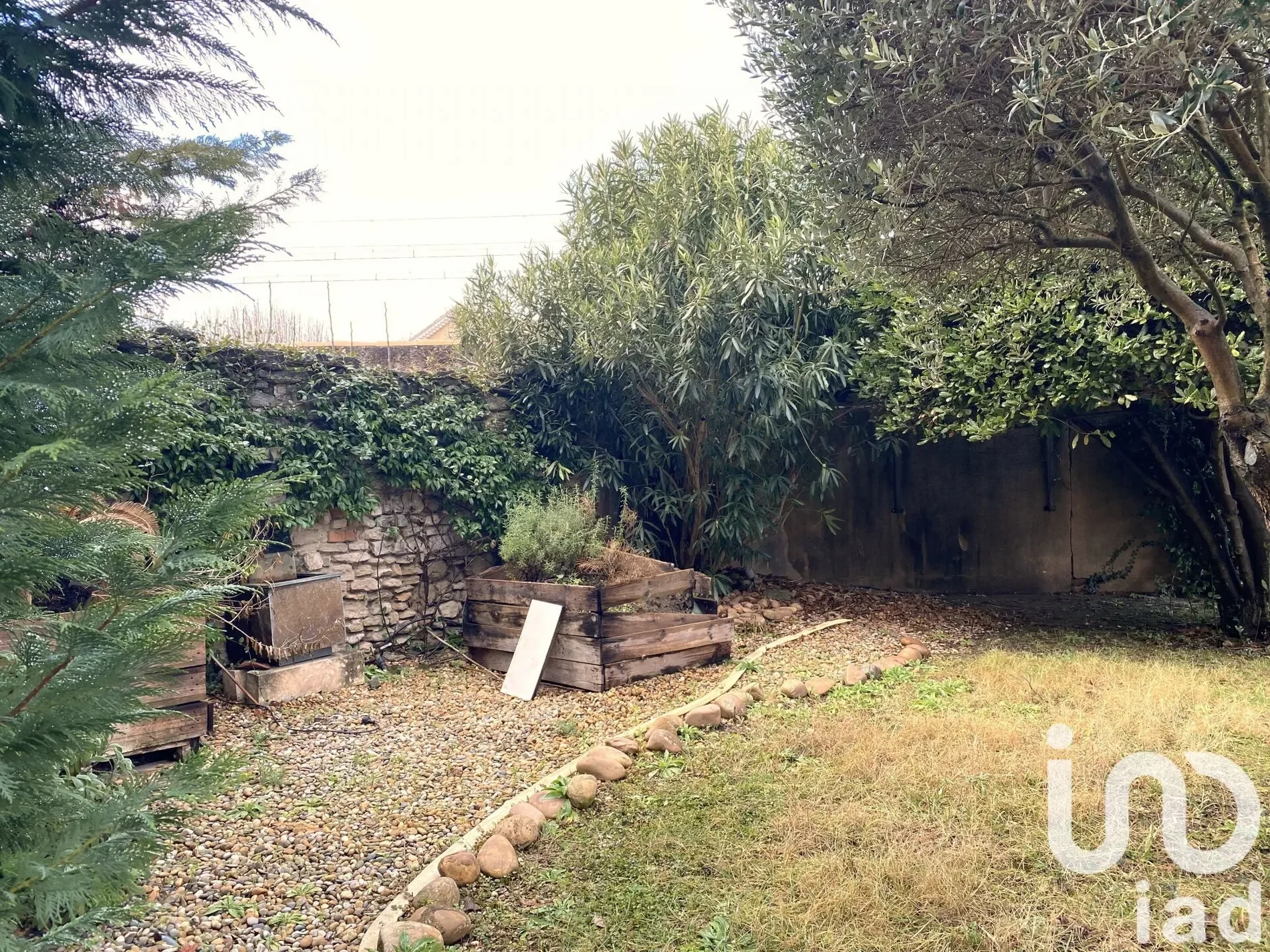Exterior photo 2