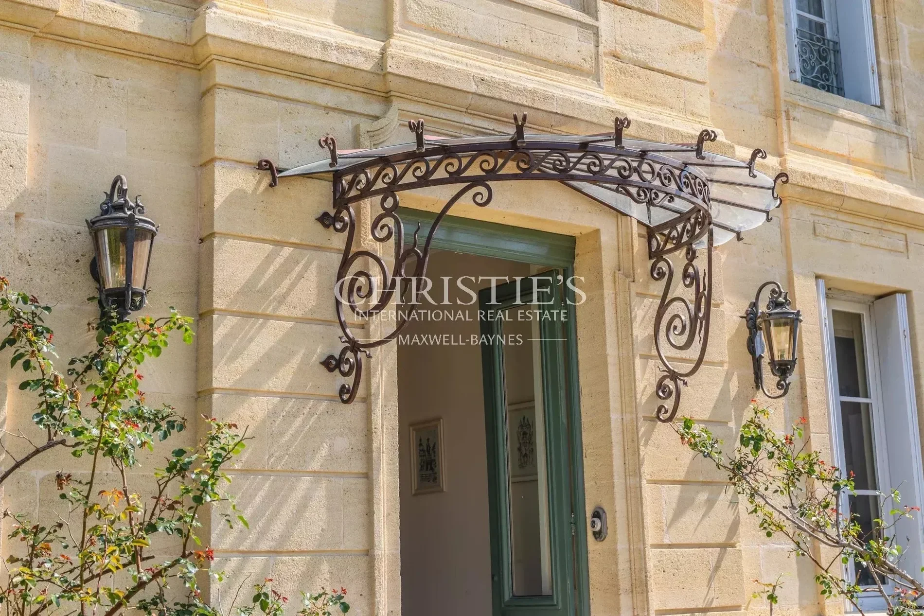 Exterior photo 5