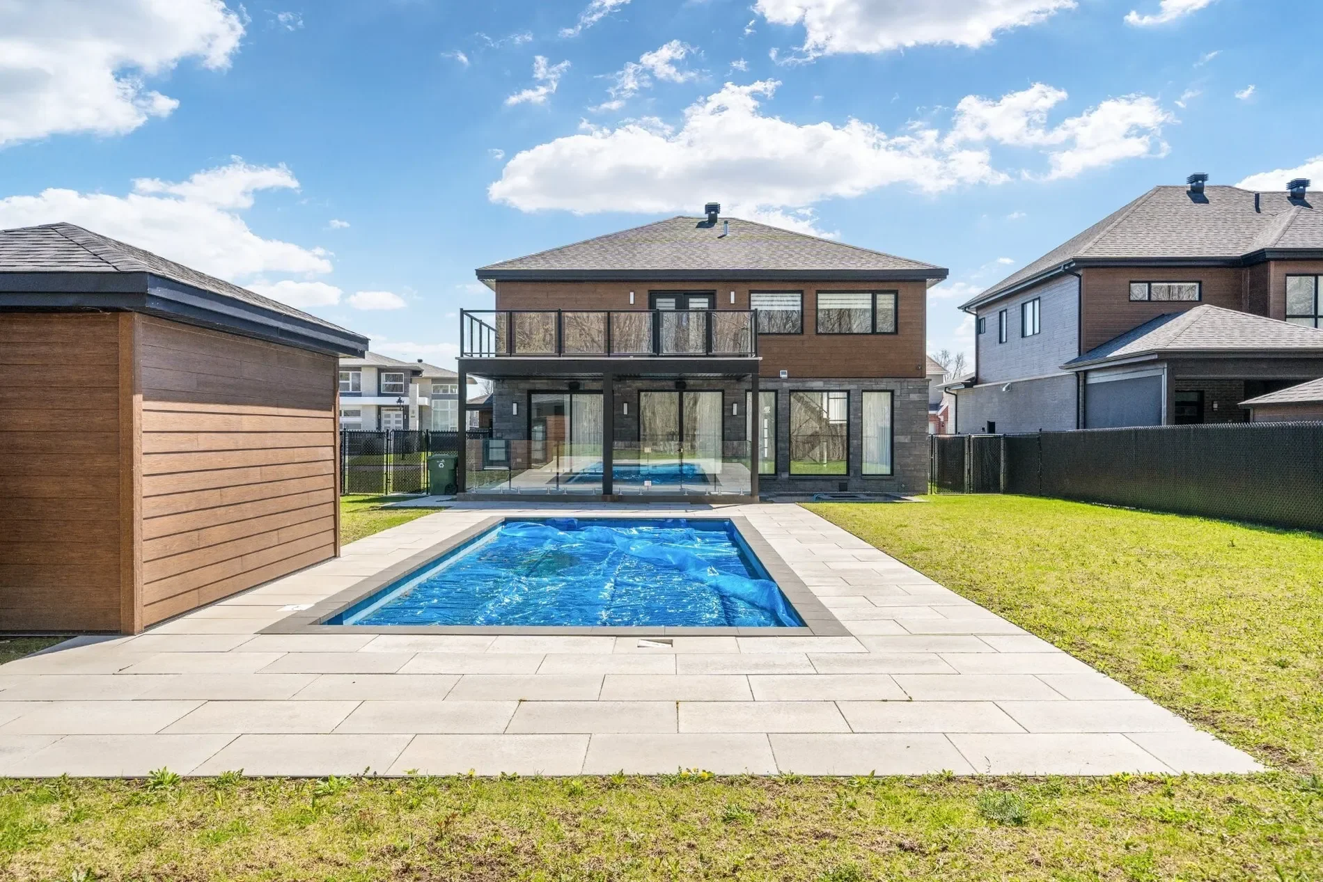 Exterior photo 12