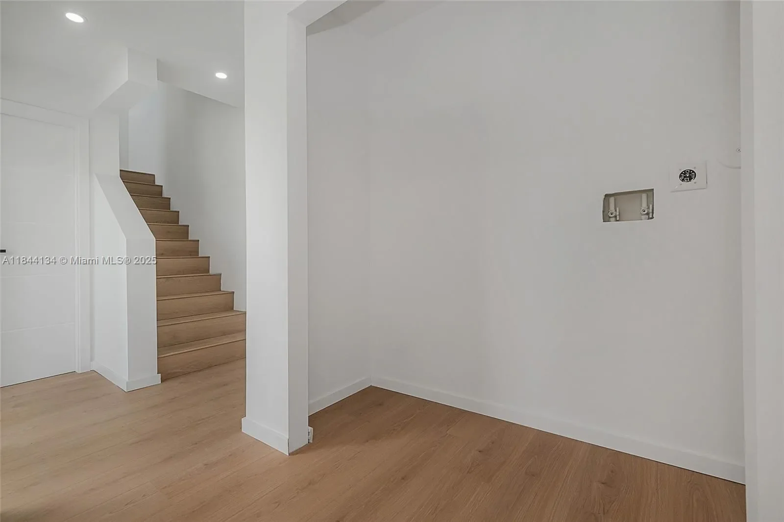 1975 Calais Dr 1, Miami Beach, Florida, United States. - Photo 1