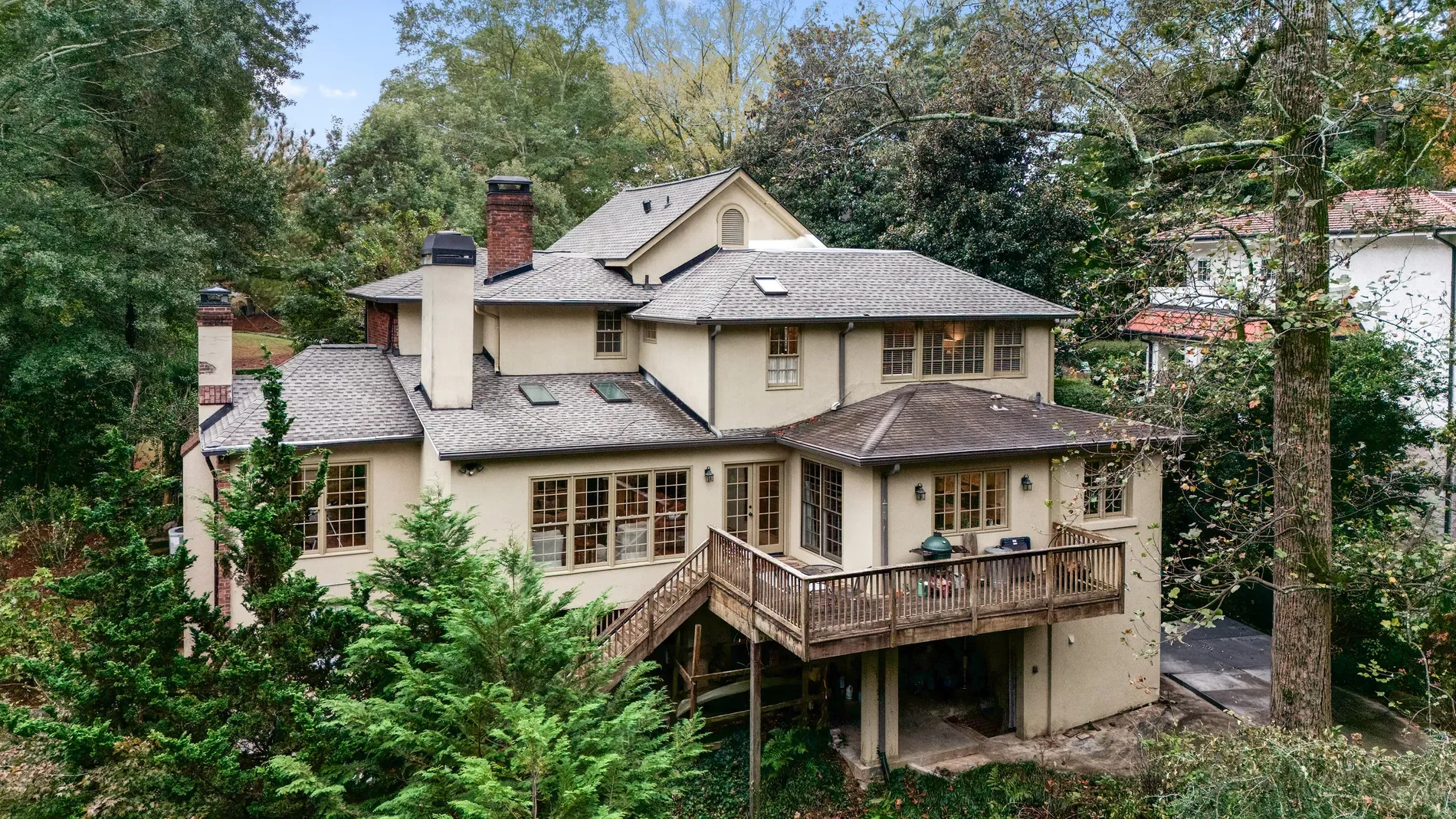 Exterior photo 5