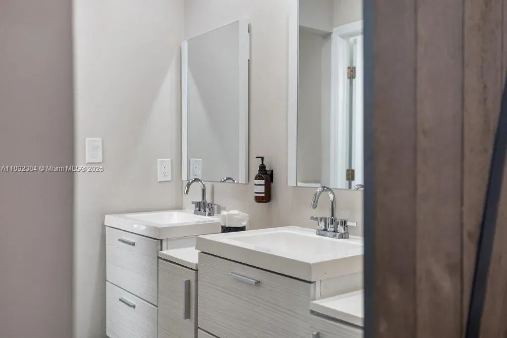 505 SE 20th St, Fort Lauderdale, Florida, United States. - Photo 57