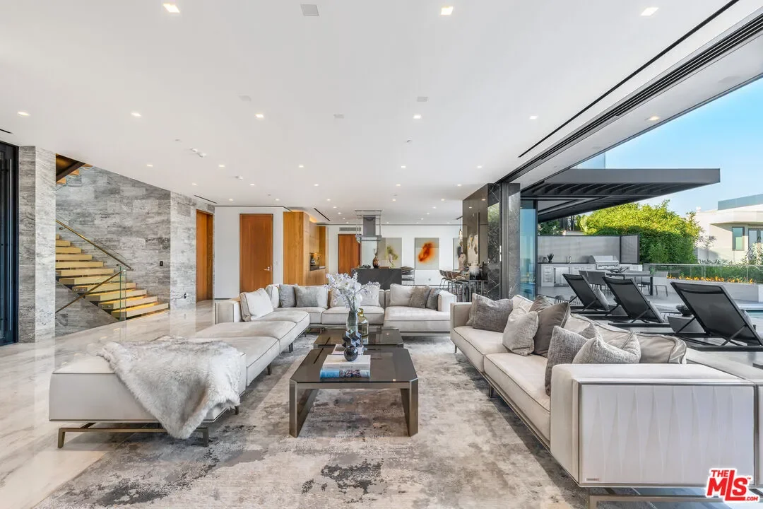 9410 Sierra Mar Pl, Los Angeles, California, United States. - Photo 4