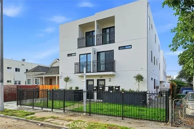 300 E 25th, Los Angeles, CA 90011, Los Angeles, California, United States. - Photo 37
