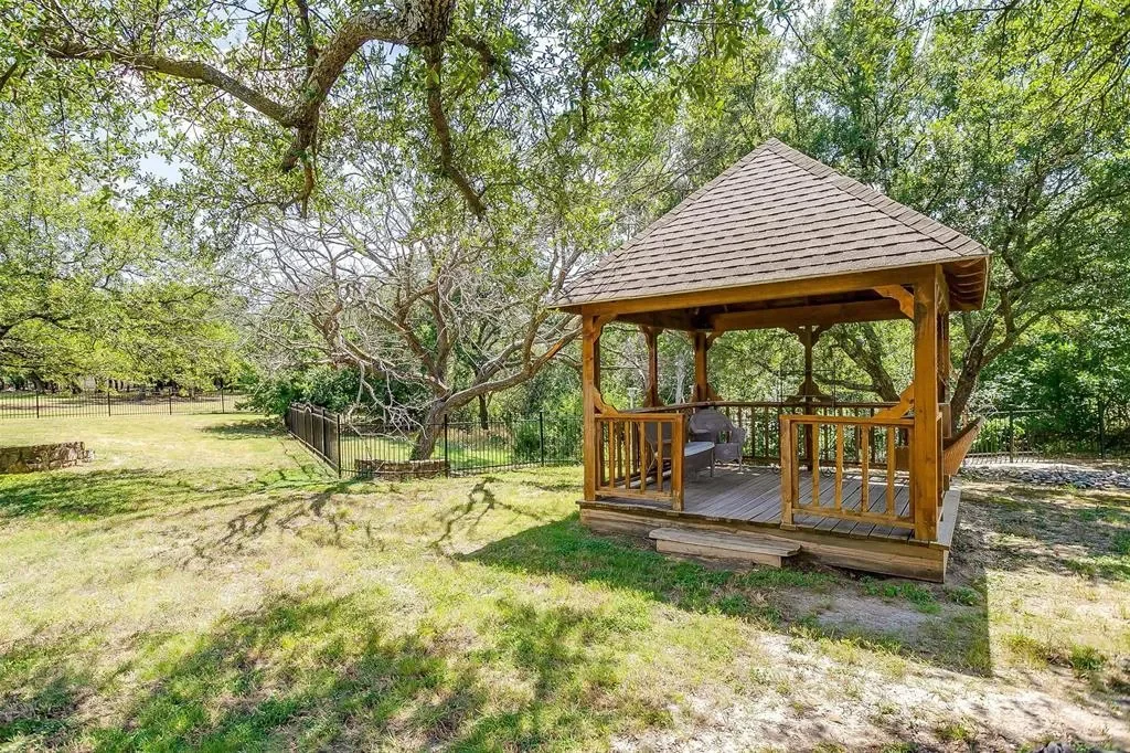 9549 Dickson Road, Fort Worth, Texas, United States. - Photo 35