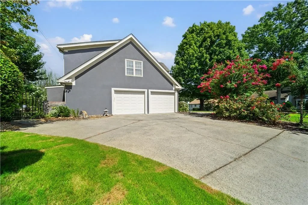 Exterior photo 4