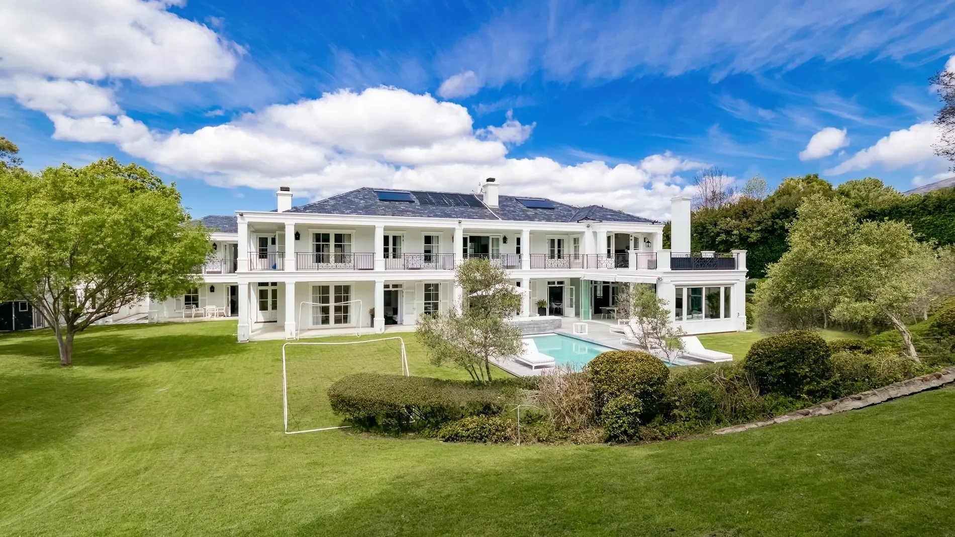 Exterior photo 11