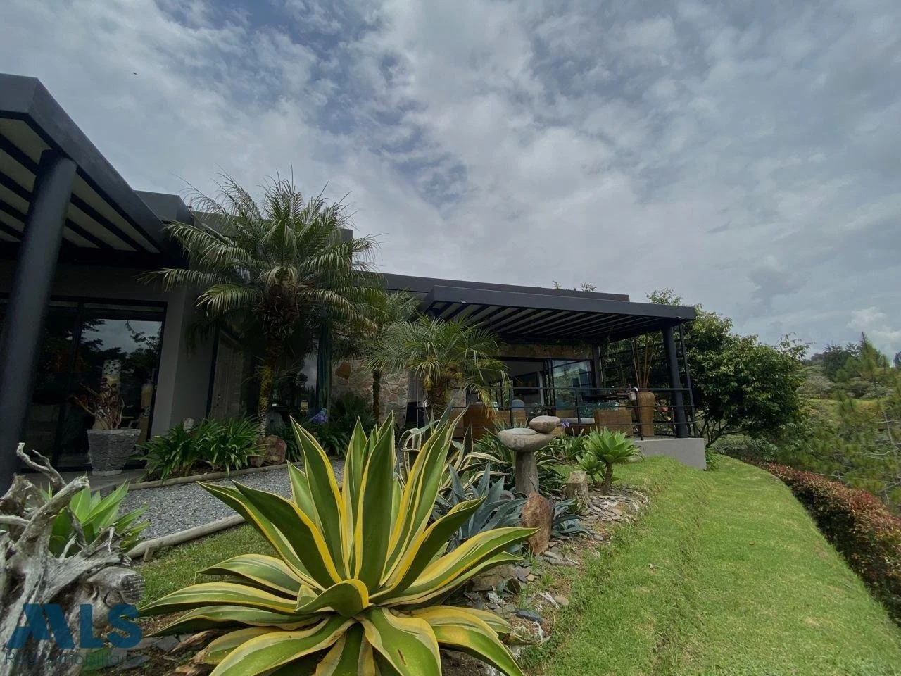 Exterior photo 11