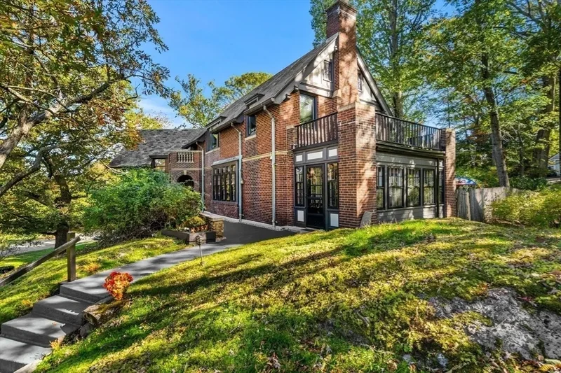 1125 W Roxbury Pkwy, Brookline, MA, 02467, USA, Brookline, Massachusetts, United States. - Photo 33