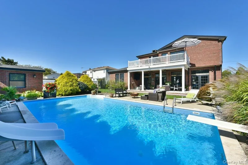 1974 Monroe Avenue, Bellmore, New York, United States. - Photo 29