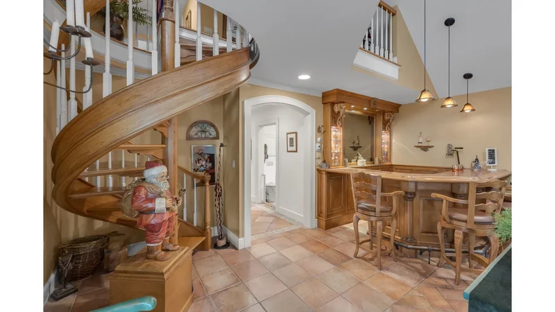 216 Asharoken Avenue, Northport, New York, United States. - Photo 2