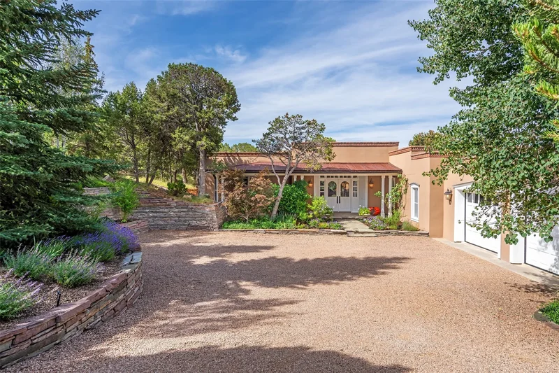 1057 Sierra Del Norte, Santa Fe, NM 87501, Santa Fe, New Mexico, United States. - Photo 3