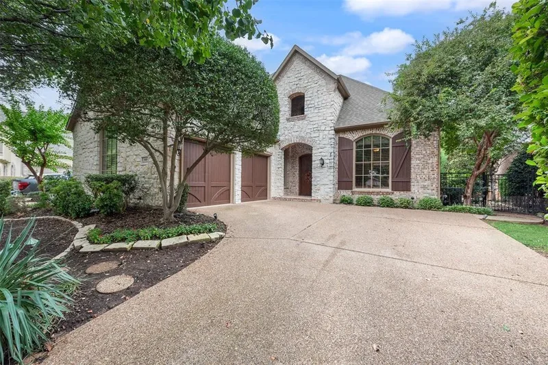 1420 Kensington Court, Grapevine, Texas, United States. - Photo 2