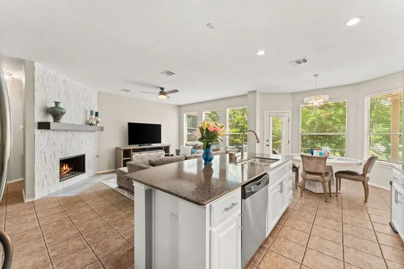 31 Cypress Knee Lane, The Hills, Texas, United States. - Photo 13