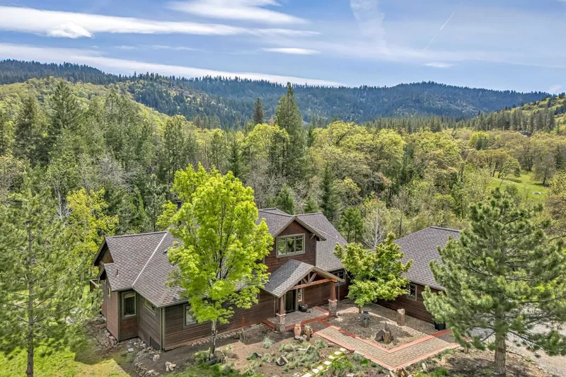 545 Conifer Way , Ashland, OR 97520, Ashland, Oregon, United States. - Photo 39