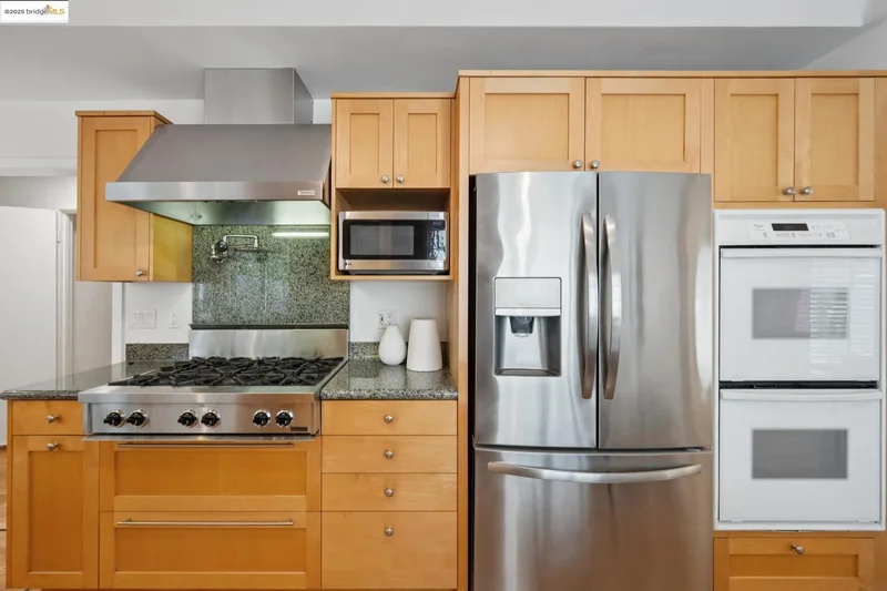 6141 Broadway Ter, Oakland, California, United States. - Photo 8