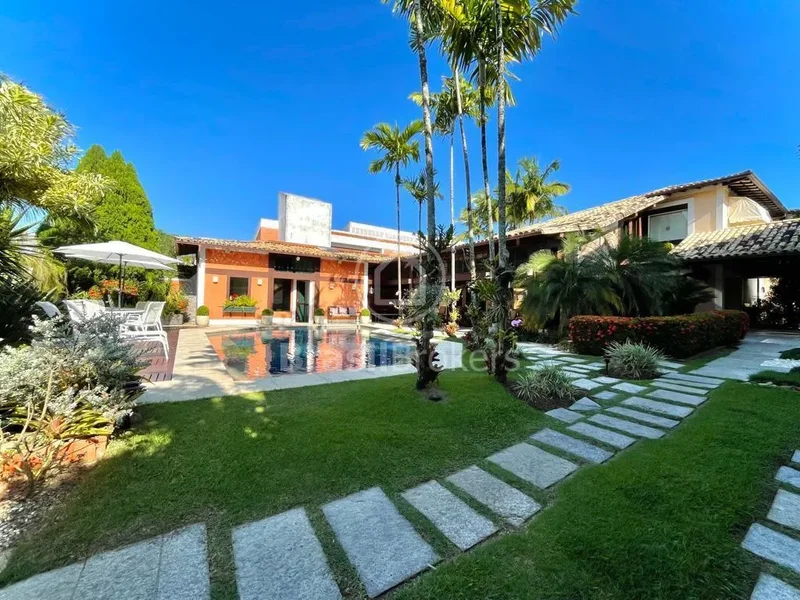 Stylish house with large garden and pool