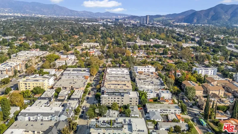 Residential Income in North Hollywood
