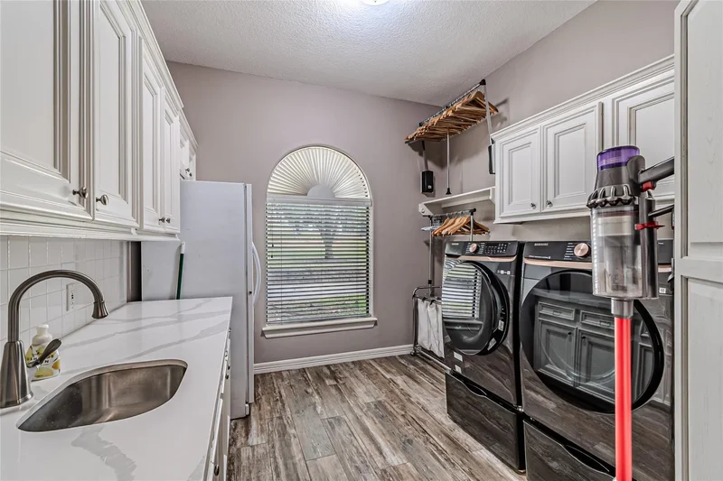 15569 Crown Oaks Drive, Montgomery, Texas, United States. - Photo 17