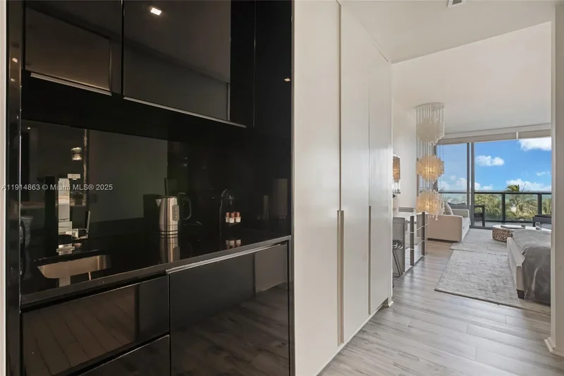 2201 Collins Ave 523, Miami Beach, Florida, United States. - Photo 10