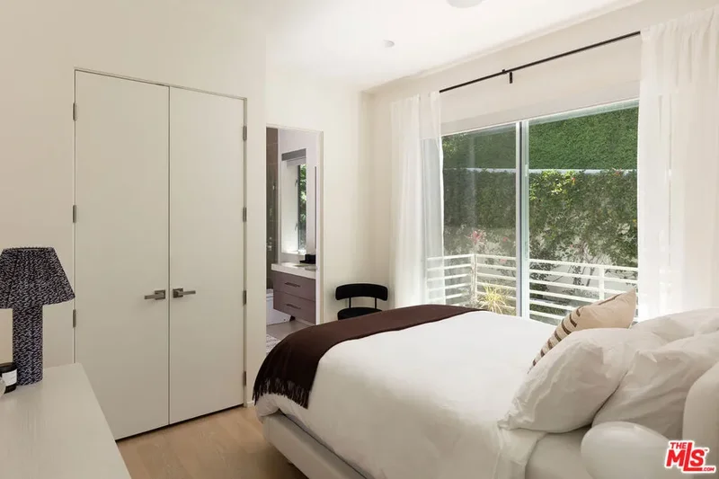 7350 Pacific View Drive, Los Angeles, California, United States. - Photo 19