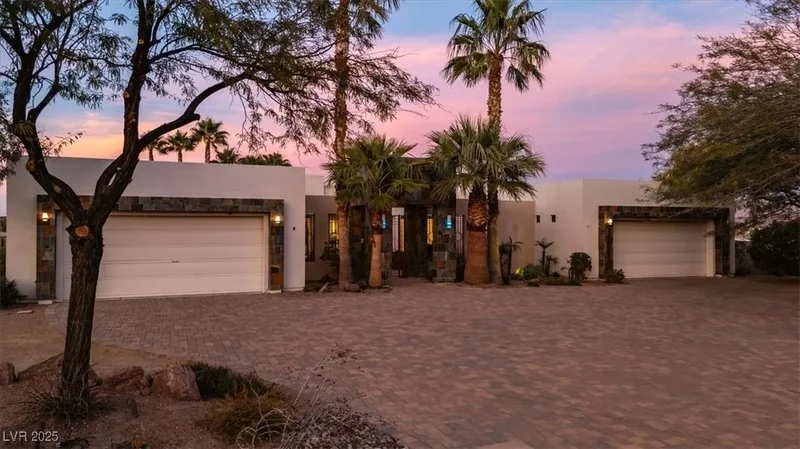 Single Family Residence in Henderson