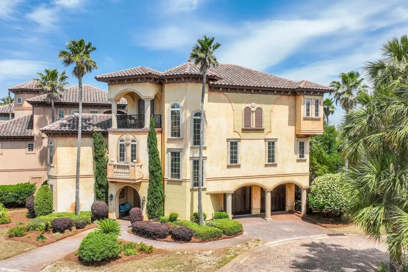 Single Family Residence in Miramar Beach