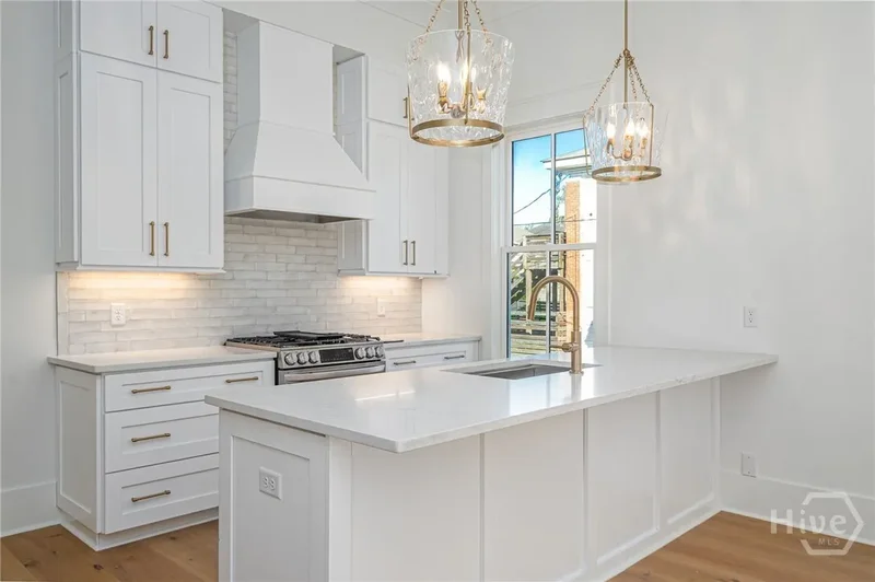302 W 38th Street, Savannah, Georgia, United States. - Photo 2