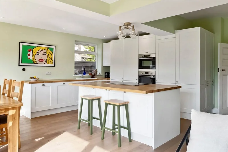 Courtlands Avenue, Hampton, England, United Kingdom. - Photo 7