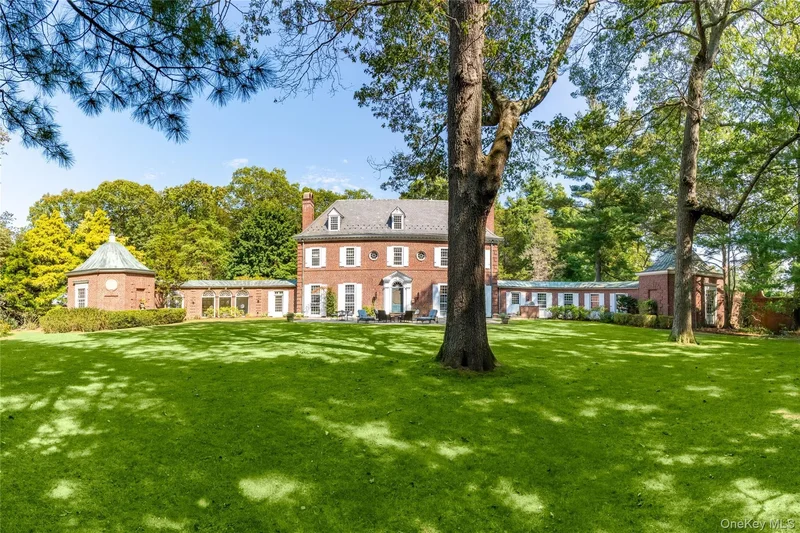 88 Wheatley Road, Old Westbury, New York, United States. - Photo 35