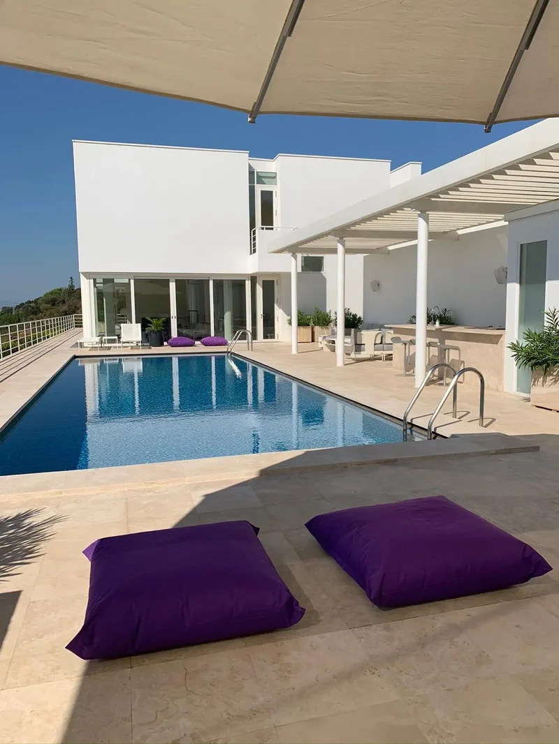 Modern sea view villa - designed by Richard Meier