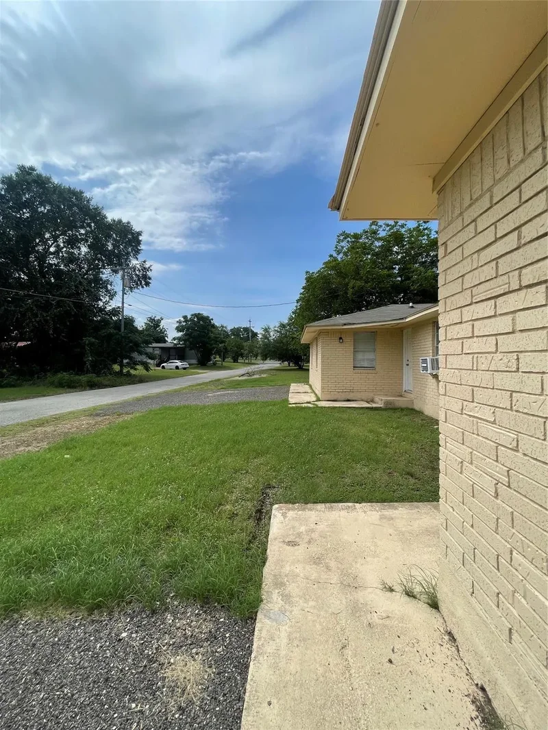 819 E Guadalupe St, La Grange, Texas, United States. - Photo 10