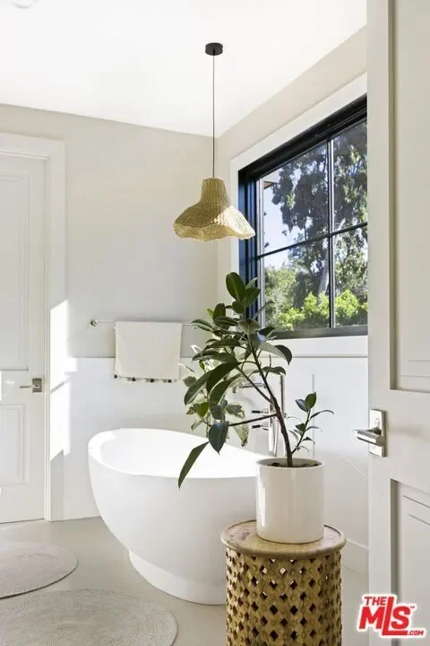 6310 Mirror Lake Drive, Los Angeles, California, United States. - Photo 14