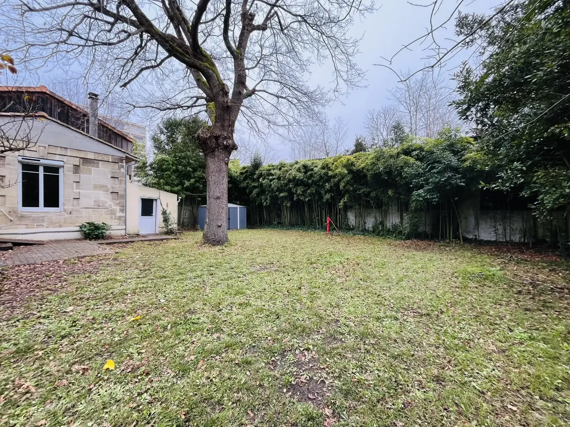 Exterior photo 3