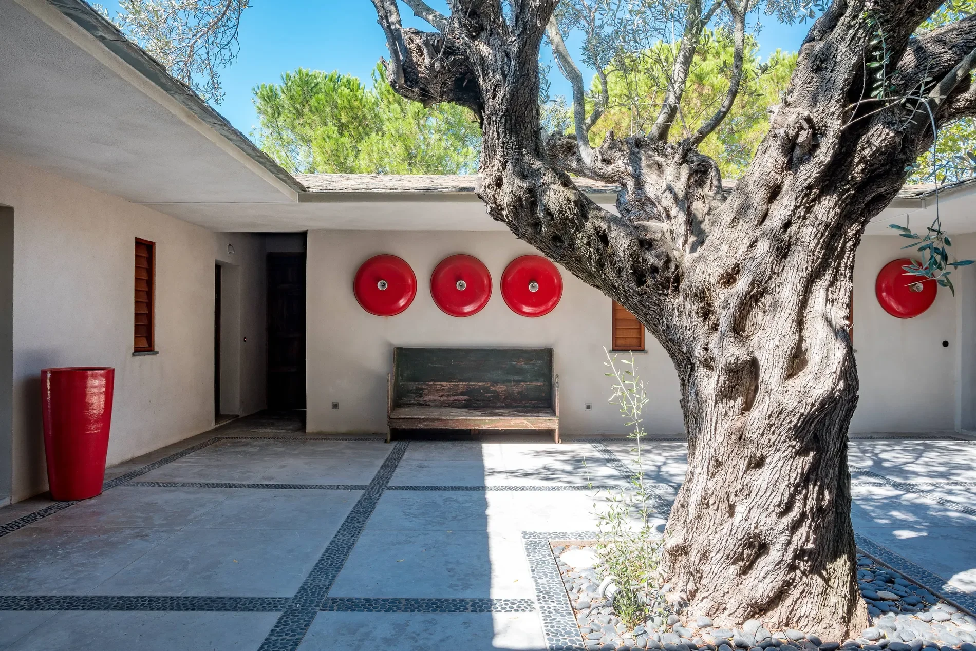 Exterior photo 5