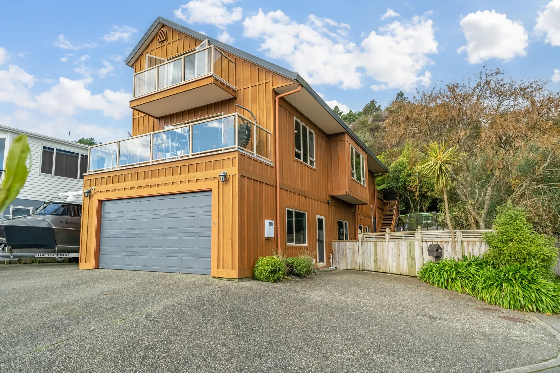 Exterior photo 9