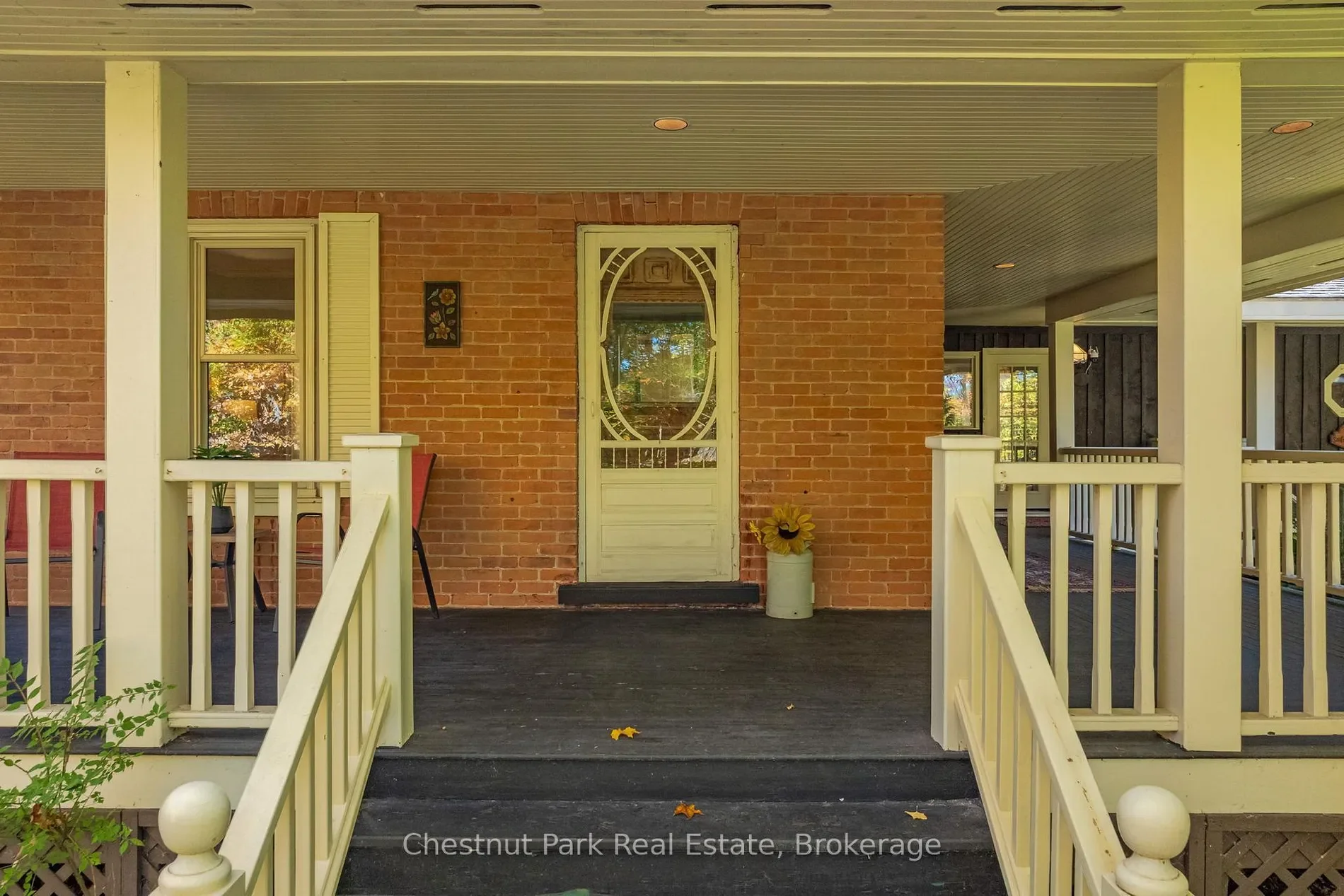 Exterior photo 5