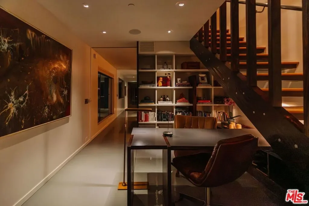 8715 Skyline Drive, Los Angeles, California, United States. - Photo 10