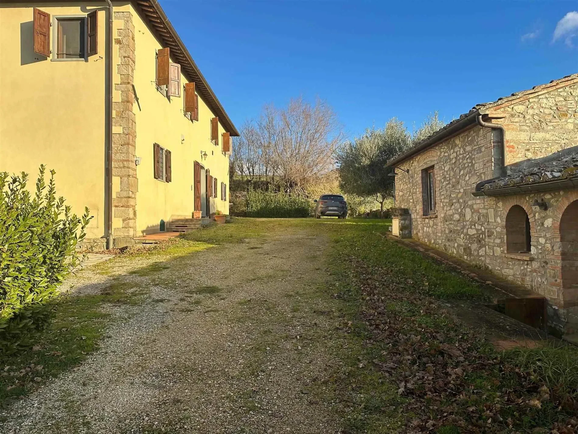 Exterior photo 6