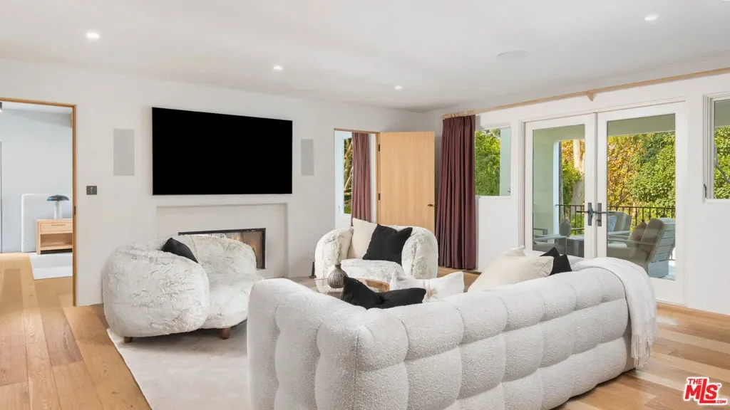 7046 Grasswood Avenue, Malibu, California, United States. - Photo 22