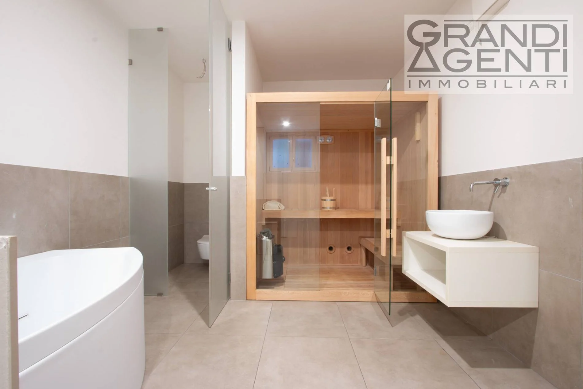 Lungadige Attiraglio 44, Verona, Veneto, Italy. - Photo 2