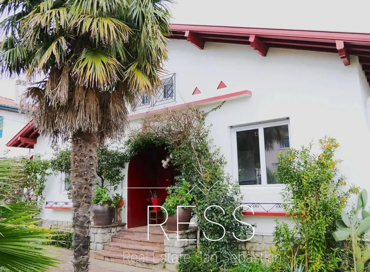 Exterior photo 2