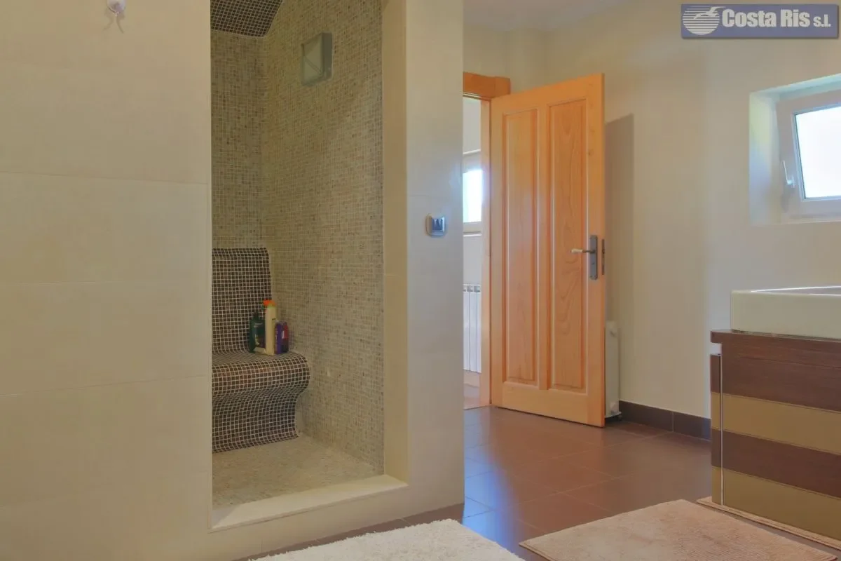 Gallery photo 10