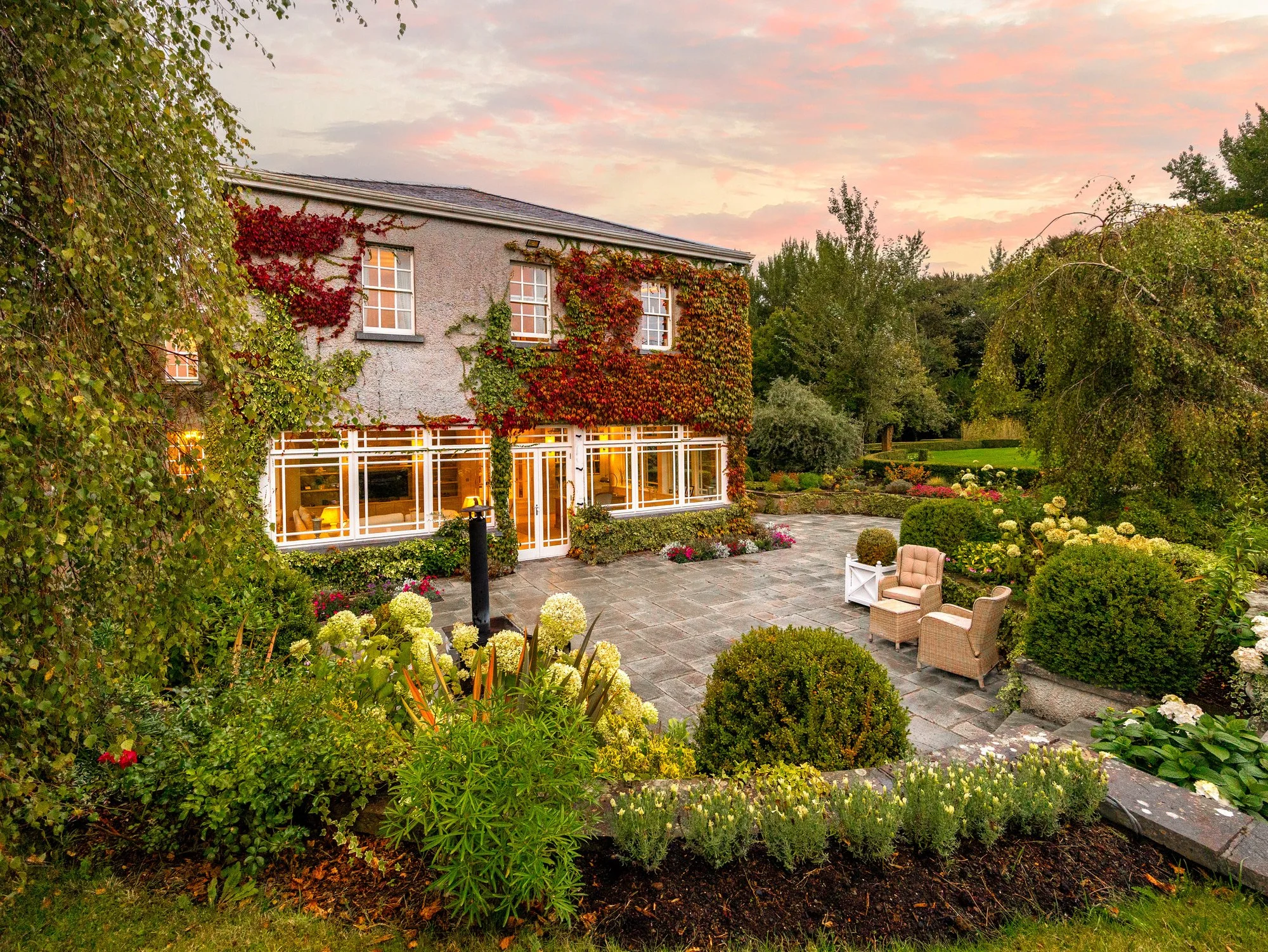 Exterior photo 8