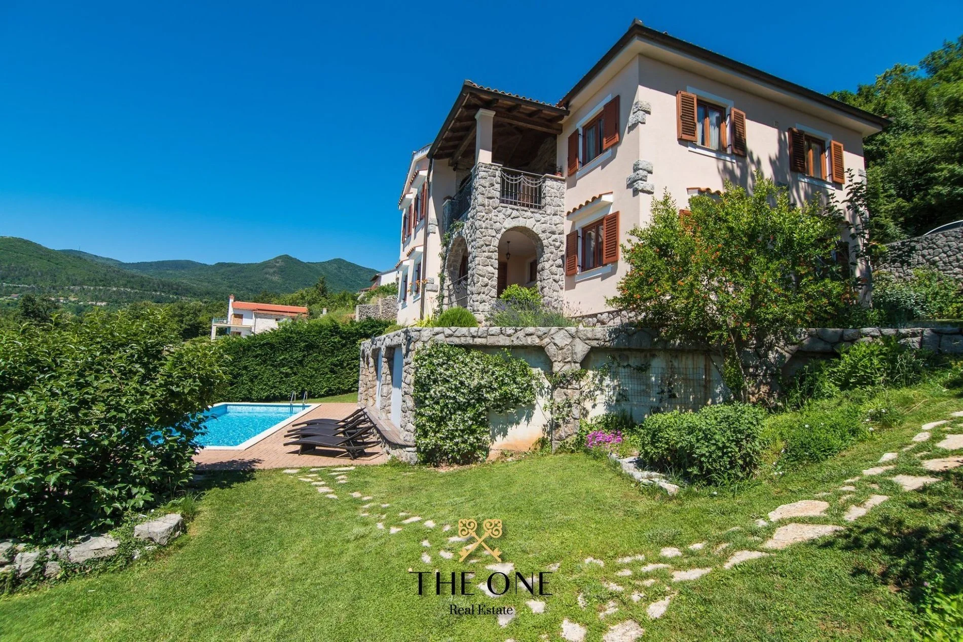 Exterior photo 10
