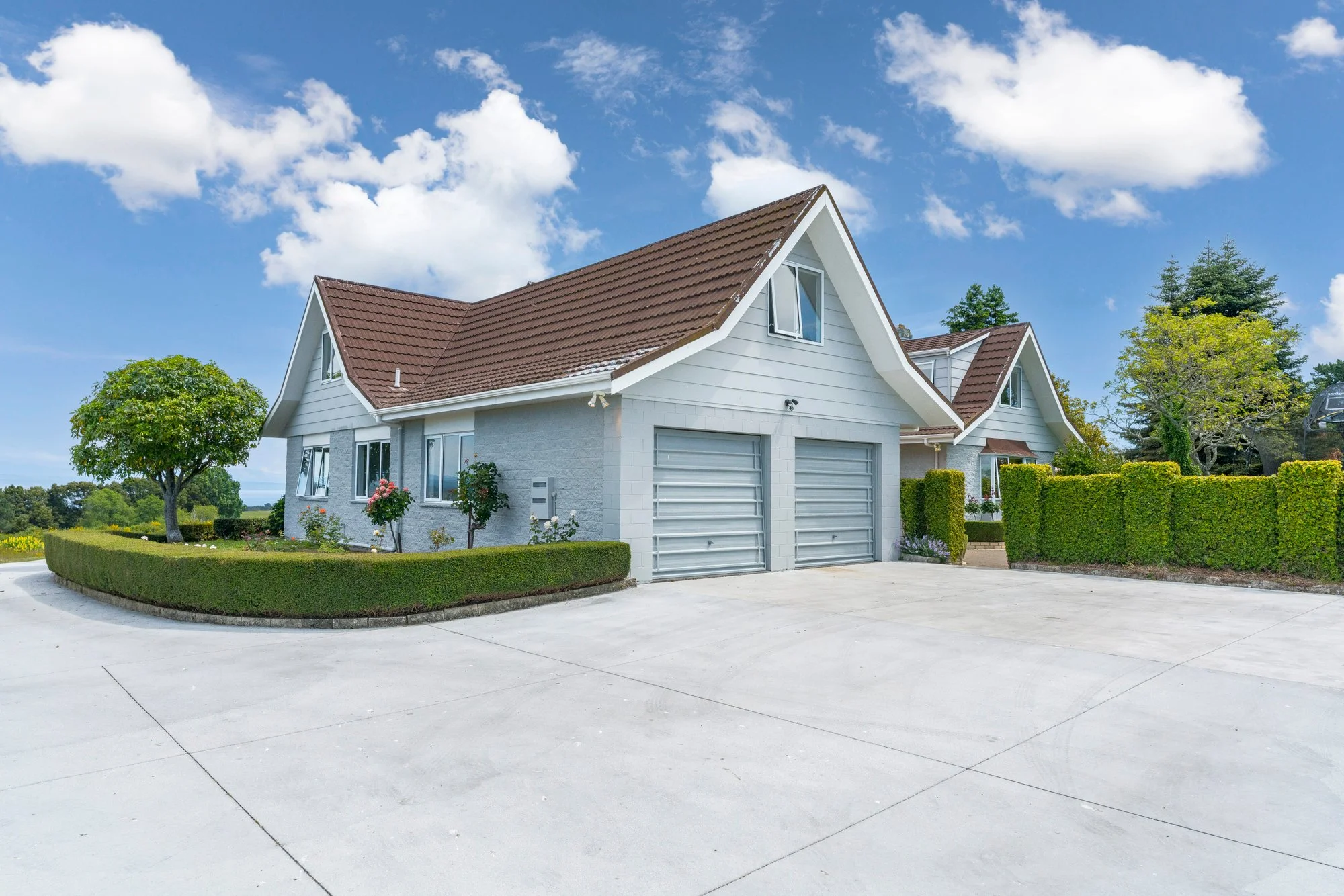 Exterior photo 4