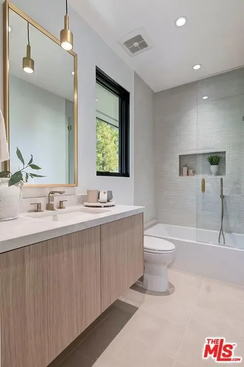16879 Mooncrest Drive, Los Angeles, California, United States. - Photo 23